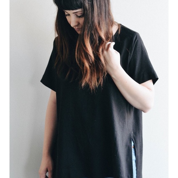 Jamie and the jones split tee in black - Picture 2 of 6